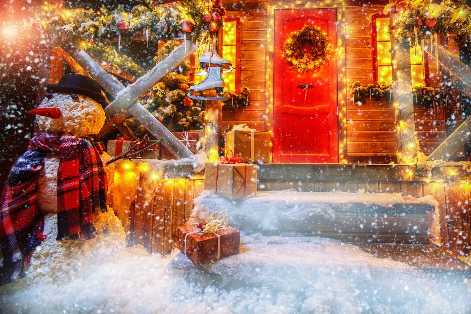 How to Safely Use Extension Cords When Decorating For the Holidays